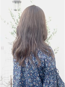 モカ ヘアーデザイン(moca HAIR DESIGN) ゆる巻きした明るめアッシュ