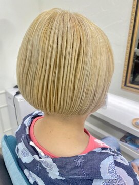 ビューティー シャレンド スタイリング簡単♪ハイトーン×小顔見せ☆丸みショート