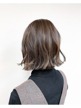 トップヘアー 中庄店(TOP HAIR fuapua) 切りっぱなしボブ×アッシュスモークベージュカラー