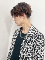 スーツ短髪ツーブロック束感モテる黒髪シークレットパーマ流行