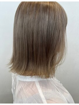 バズ(BUZZ) ボブ×ミルクティーベージュ