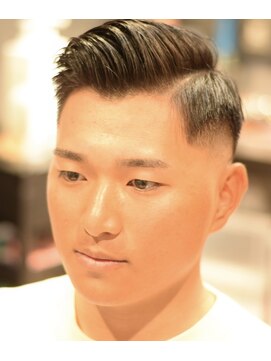 ダルチザン バーバーズプライド(D'ARTISAN Barber's PRIDE) 七三分けフェードスタイル