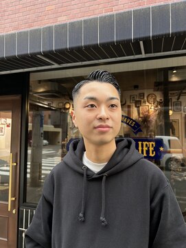 カムレイドフォーライフ(COMRADE 4 LIFE) サイドパート　ハードパート　スキンフェード　担当松尾