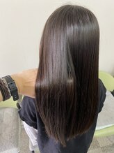 【ダメージレスなストレートパーマ】　ダメージを最低限にしてあげる事で、日々のお手入れも簡単に