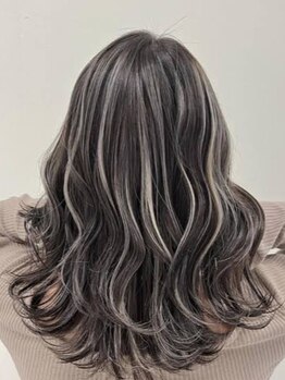シロヘアー(shiro hair)の写真/トレンドや季節に合わせたカラーをご提案！透明感のあるカラーで、周りと差がつくスタイルに…♪