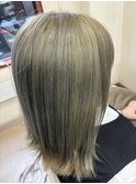 グリーンベージュ