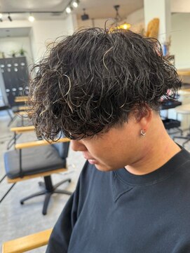 フゥ 宇都宮(FeU) 栃木宇都宮波巻きパーマシャドウパーマメンズマッシュウルフ緩め