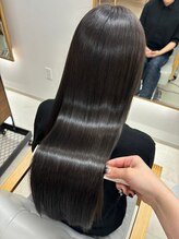 【縮毛矯正】湿気ももう怖くない！ダメージレスにこだわり抜いたmmオリジナルの髪質改善縮毛矯正を提供