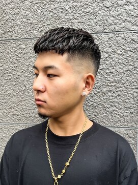 ミスターマウントロックバーバーショップ(MR.MT.ROCK BARBER SHOP) フェードカット　スキンフェード