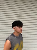 ヘアー ワークス ボナ 前橋店(HAIR WORKS bona.)&nbsp;大胆なカール×サイドのフェードで引き締めたワイルドスタイル