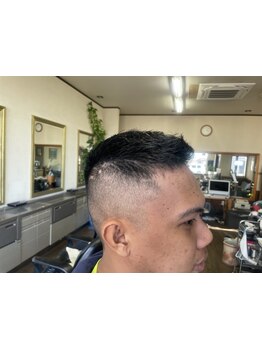 開業100年の理容室(1F)でバーバースタイルを！