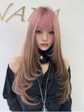 ナナ(NANA) レイヤーカット/ウルフカット/ホワイトブロンド/外ハネボブ/美髪