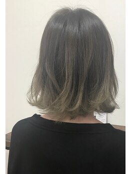 アルーア(ALURE)の写真/【脱白髪染め/白髪ぼかし】グレイカラーだから…と諦めていた方にもおすすめ♪大人女性のキレイを叶えます