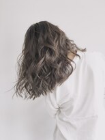 プレイン(plain)&nbsp;外国人風ハイライト×グレージュ