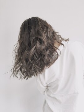 プレイン(plain) 外国人風ハイライト×グレージュ