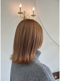 柔らかベージュの外ハネミディ