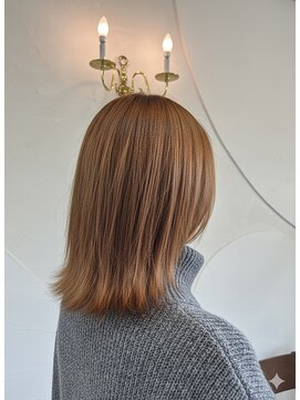 ウェルズグランデ 天理店(Well's GRANDE) 柔らかベージュの外ハネミディ