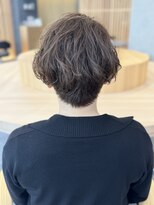 リファインド(REFINED) くせを活かしたショートボブスタイル×白髪ぼかしカラー