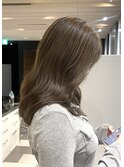 オリーブベージュ
