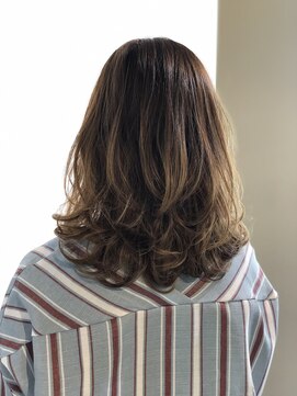 プールトワ(pour toi) 動きのあるグラデーションカラー
