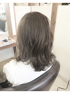 ソッカ(socca) ミディアムアッシュベージュ