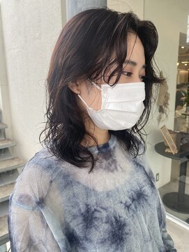 リノ(lino) 黒髪パーマ