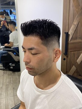 ドルクス 日本橋(Dorcus) イケてるアイロンパーマ　スキンフェード　濡れパンチ