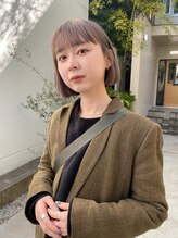 シー(thee) グレージュ×ミニボブ