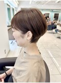 くびれのあるシルエットがきれいなコンパクトショート