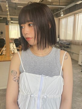 トナリ(tonari) ショートボブ アッシュグレー 切りっぱなしボブ【鹿児島中央駅】