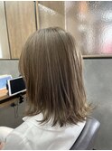 透明感ベージュの大人ミディ