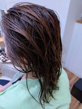 シャンプー後の癖の出方もチェック