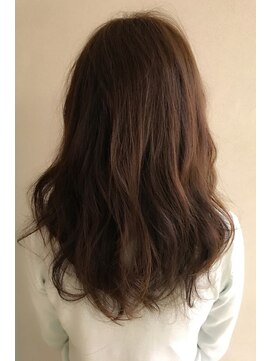 ロンド 銀座(Lond) 柔らかベージュのゆるふわロングスタイル 担当 本田奈穂美