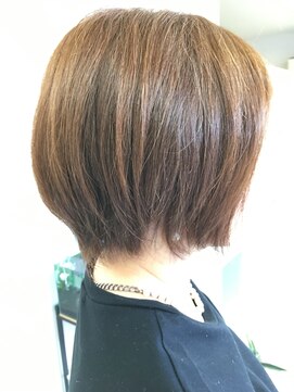 グラサラリュン 大人かわいいショートボブ