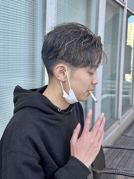 エアー 青山(AIR) 波巻きパーマ/ハイライト/センターパート/ツーブロック/10代20代