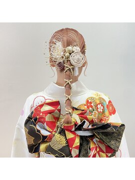 インサイドアウト(IN SIDE OUT+) タイトポニー / タイトアレンジ / 成人式【IN SIDE OUT+】