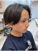 センターパートニュアンスパーマツーブロック前下がりメンズヘア