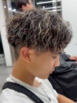 エルマーク 梅田(L-MARK)&nbsp;スパイラルパーマツイストパーマアップバング短髪メッシュ
