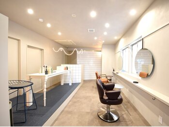 ミー(ME)の写真/女性stylistがマンツーマンで施術するから、周りを気にせず、悩みやご要望を相談しやすいのが嬉しい♪