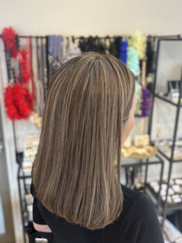 ルーチェ エ マジーア(luce e Magia.)の写真/50代からの白髪を活かすヘアデザイン《luceの地肌ハイライト》♪「白髪=私らしさ」に変えてみませんか?