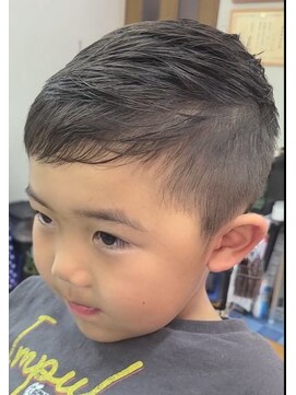 ラッキークローバー(LuckyClover) ツーブロック(トップ短め)