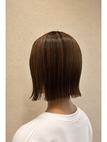 ウミト(Umito)&nbsp;ベージュブラウン切りっぱなしボブ