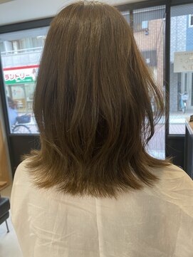 フェイバーバイリフ(FAVOR by Ref.) ぱつっと外ハネ×オリーブベージュ