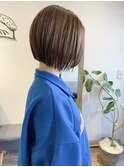 切りっぱなしベージュカラー丸みショートボブ小顔前下がり