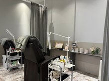 アースコアフュールボーテ 太田店(EARTH coiffure beaute)の雰囲気（別室での落ち着いた空間のアイブース完備）