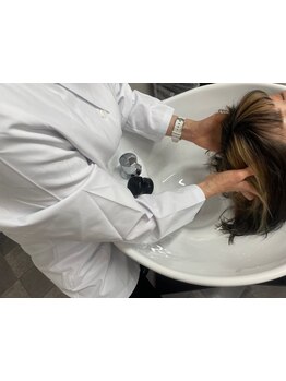 年齢とともに増える髪のお悩みもご相談ください♪完全個室で周囲を気にせず特別なケアをお届け★