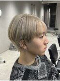 ラウンドマッシュえりあし残し ミルクティーホワイトベージュ