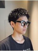 メガネに合う、やり過ぎないピンパーマスパイキー