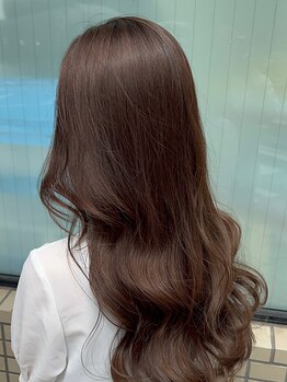 ナルン(narun)の写真/【知多市】髪や頭皮へのダメージを抑えた施術でおしゃれに白髪を"隠す"から"活かす"◎