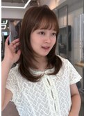 顔まわりカットで小顔見え韓国レイヤーミディ